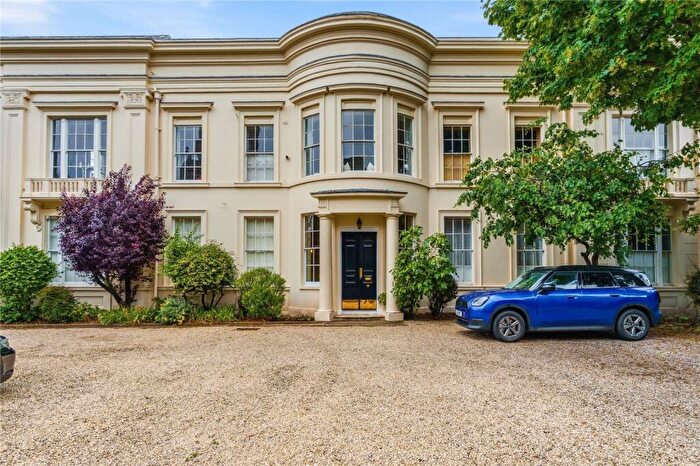 2 Bedroom Apartment For Sale In The Shrubbery, SW11