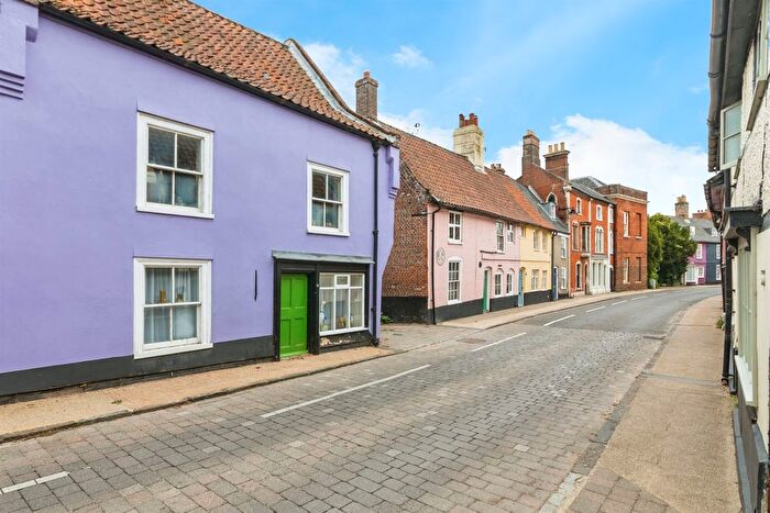 4 Bedroom Semi-Detached House For Sale In Bridge Street, Bungay, NR35