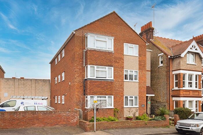 1 Bedroom Flat For Sale In Wrotham Road, Broadstairs, Kent, CT10