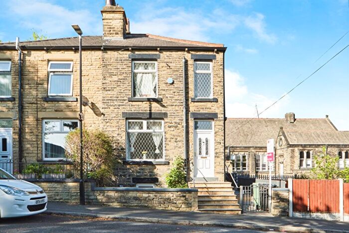 2 Bedroom Semi-Detached House For Sale In Henley View, Leeds, LS13