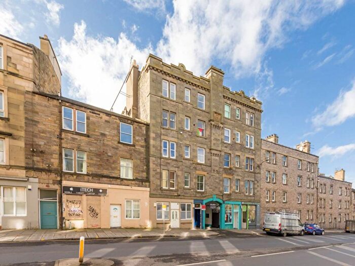 3 Bedroom Flat For Sale In St. Leonards Street, Edinburgh, EH8