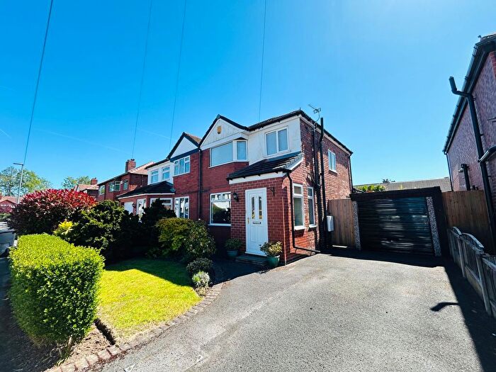 3 Bedroom Semi-Detached House For Sale In Beech Avenue, Thelwall, WA4