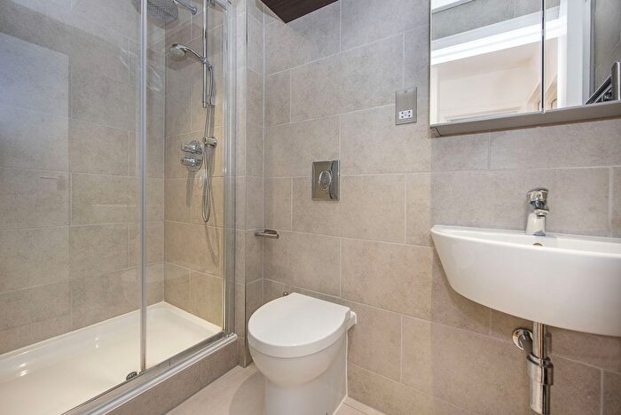 2 Bedroom Flat To Rent In Gerards Place, London, SW4