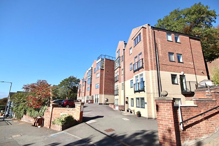 2 Bedroom Apartment For Sale In Greestone Mount, Lincoln, LN2