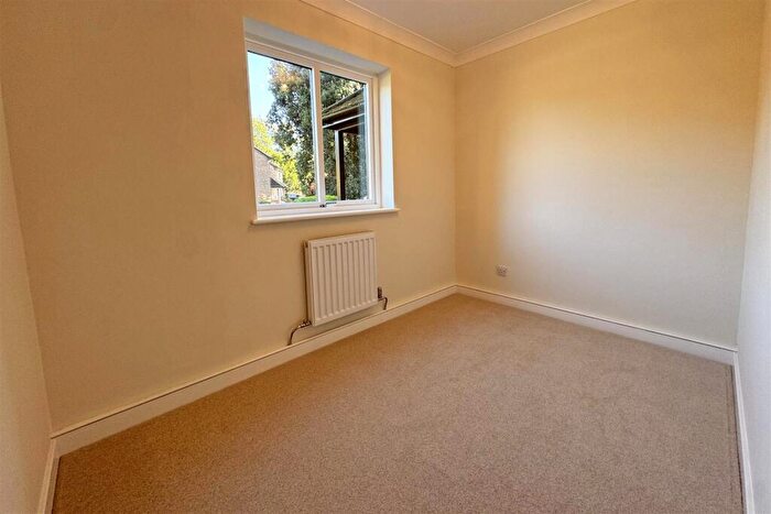 2 Bedroom Flat For Sale In Godalming, GU7