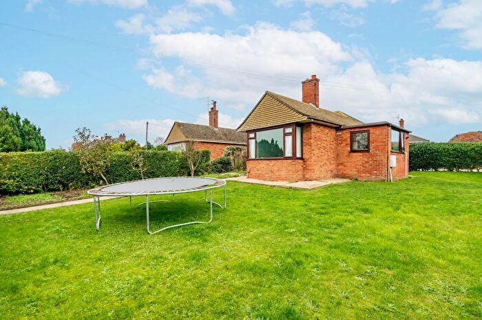 3 Bedroom Semi-Detached Bungalow For Sale In Norwich Road, Caister-On-Sea, NR30