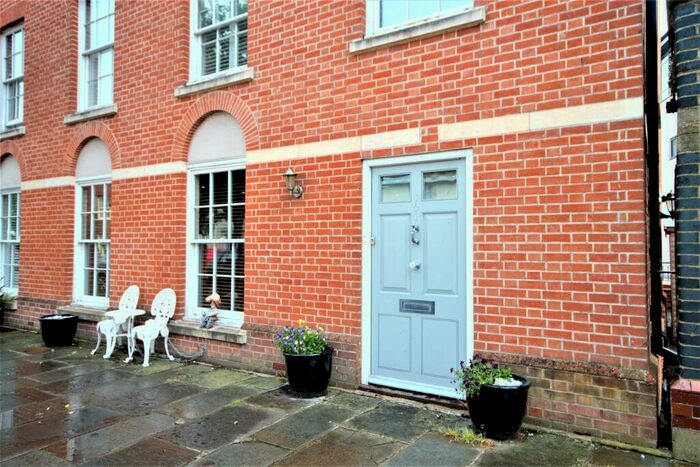 2 Bedroom Flat To Rent In Abbey Street, Faversham, ME13