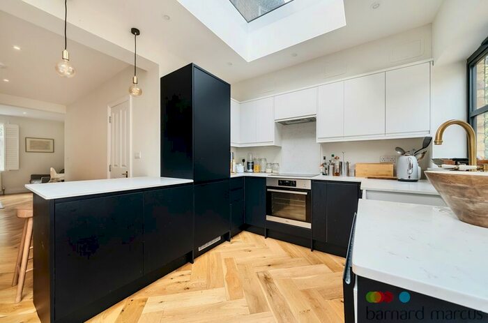3 Bedroom Property To Rent In Merton Road, London, SW18