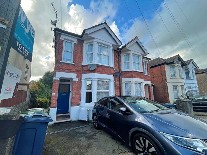 1 Bedroom Flat To Rent In Roberts Road, High Wycombe, HP13