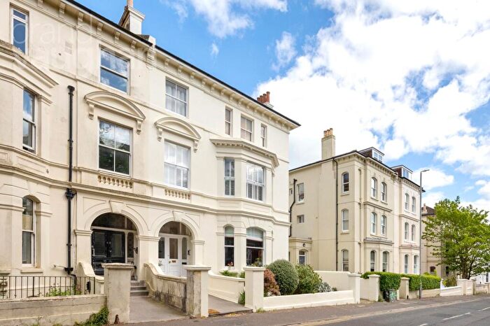 2 Bedroom Flat For Sale In Dyke Road, Brighton, BN1