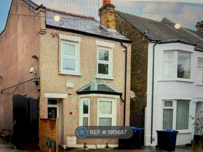 3 Bedroom Detached House To Rent In Dryden Road, London, SW19