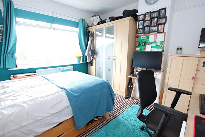 3 Bedroom Semi-Detached House For Sale In Willowfield Crescent, Bradford, BD2