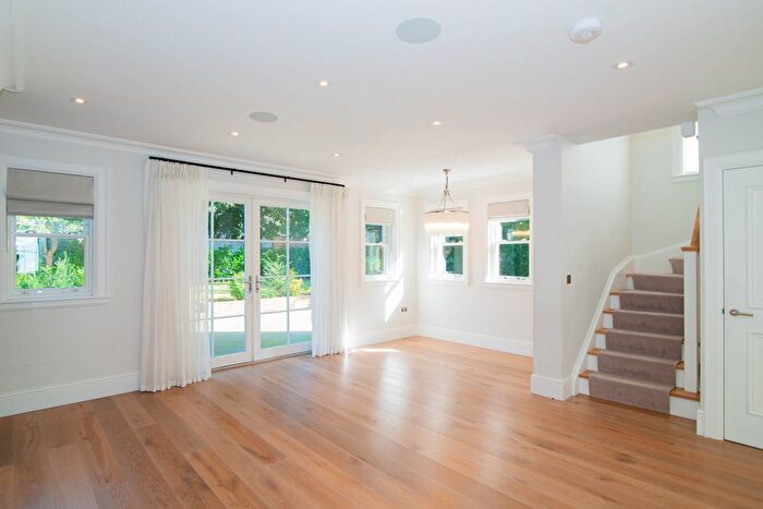 3 Bedroom End Of Terrace House To Rent In Silver Birches Close, Richmond, TW10