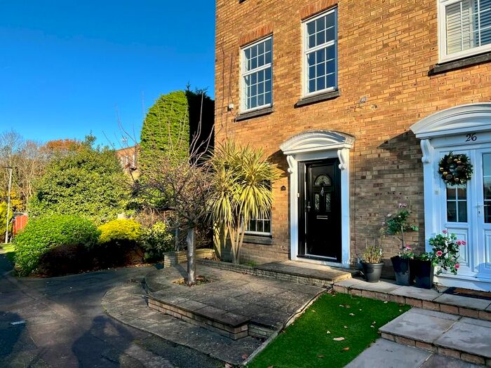 3 Bedroom End Of Terrace House To Rent In Hawthorns, Woodford Green, Essex, IG8