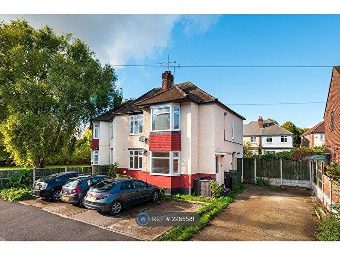 2 Bedroom Flat To Rent In Queens Park Road, Romford, RM3