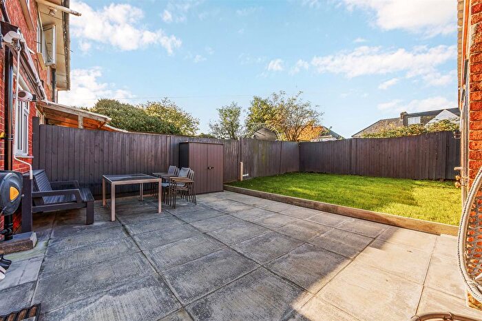 2 Bedroom Flat For Sale In Canada Road, London, W3
