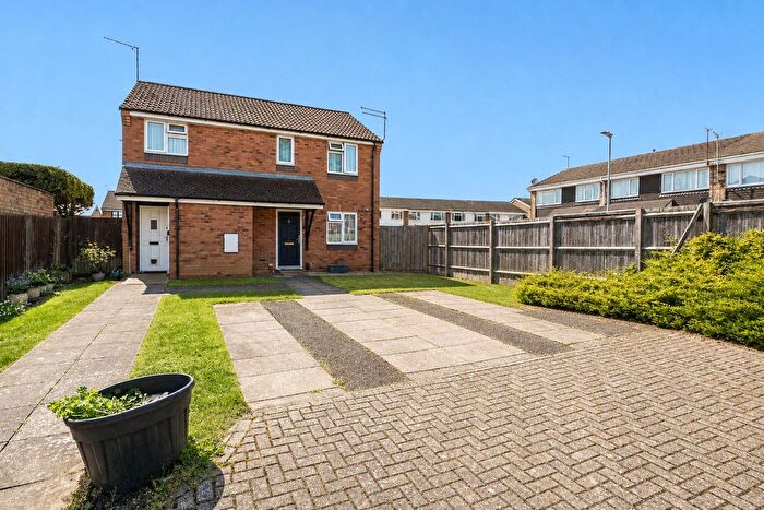 2 Bedroom Maisonette For Sale In Northcourt, Mill End, Rickmansworth, WD3