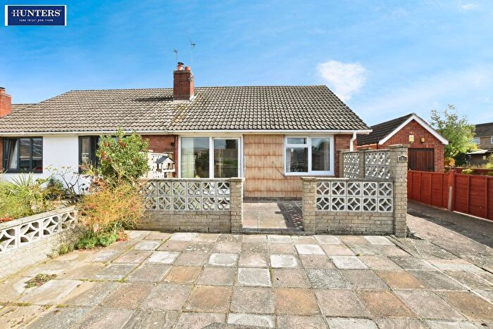 2 Bedroom Semi-detached Bungalow For Sale In Lynton Close, Scunthorpe, DN15