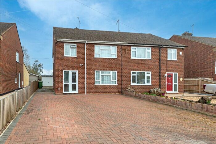 3 Bedroom Semi Detached House For Sale In Willen Road, Newport Pagnell, Buckinghamshire, MK16