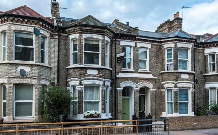 1 Bedroom Flat To Rent In Plough Road, London, SW11