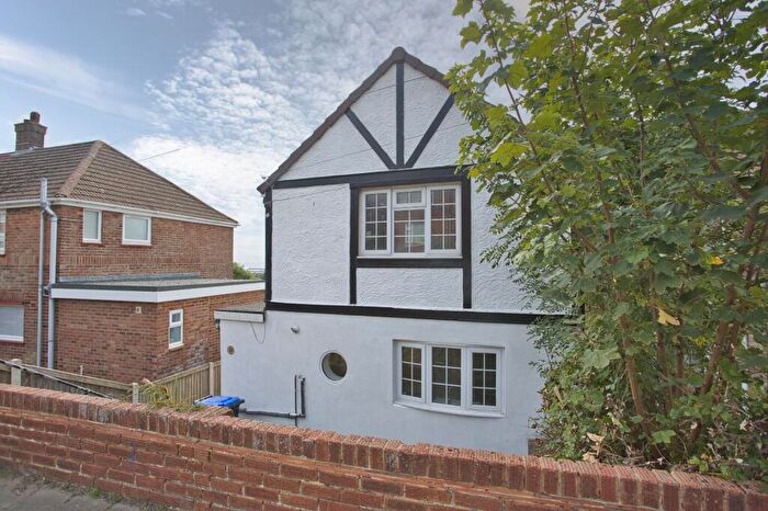 2 Bedroom End Of Terrace House For Sale In Napier Road, Dover, Kent, CT16