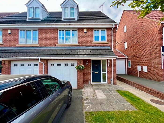 4 Bedroom Semi-Detached House For Sale In Harewood Close, Doncaster, DN4