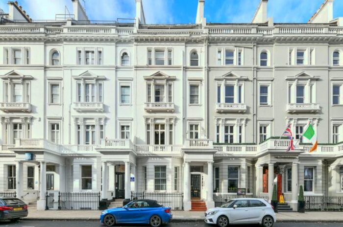 3 Bedroom Flat To Rent In Queensberry Place, South Kensington, London, SW7