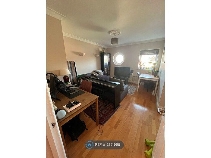 1 Bedroom Flat To Rent In Balham High Road, London, SW17