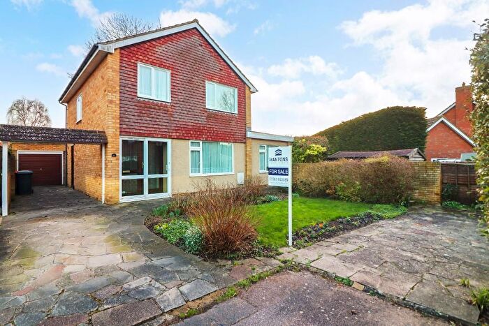 3 Bedroom Detached House For Sale In Chiltern Road, Barton Le Clay, Bedfordshire, MK45