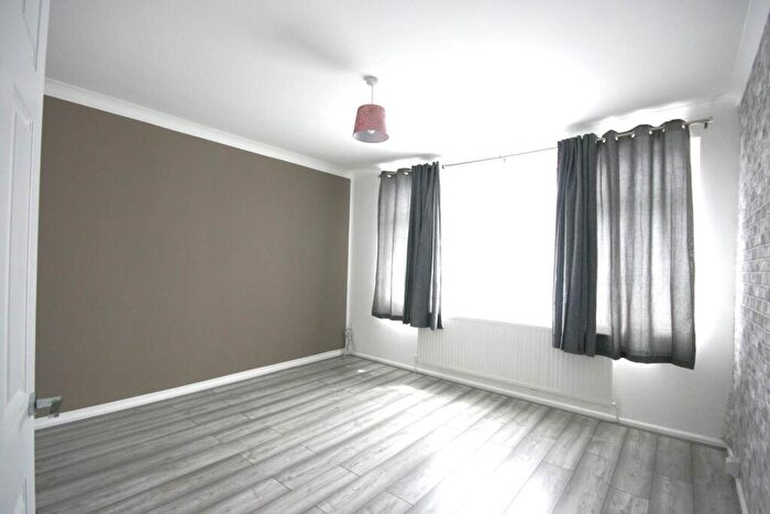 2 Bedroom Semi-Detached House To Rent In Beecham Road, Reading, RG30