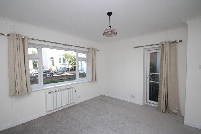 2 Bedroom Property To Rent In Fourways, Croydon, CR0