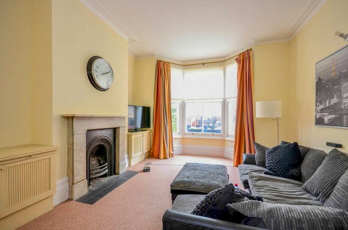 4 Bedroom Flat To Rent In Armadale Road, Fulham Broadway, London, SW6