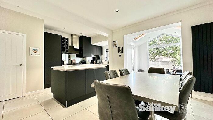 3 Bedroom Semi-Detached House For Sale In Berry Hill Road, Mansfield, NG18