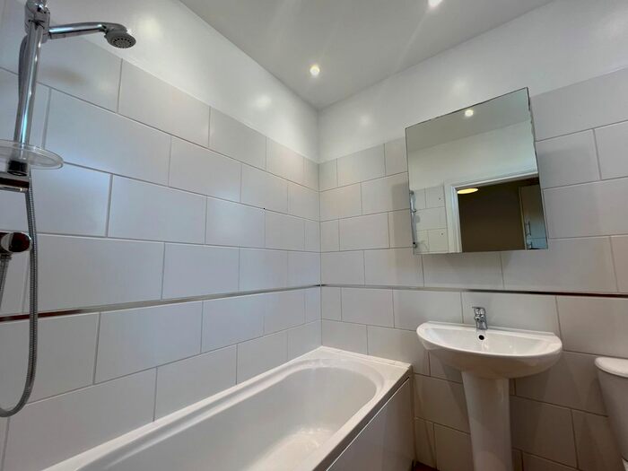 1 Bedroom Flat To Rent In Blenheim Road, Minehead, TA24