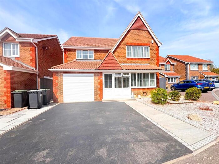4 Bedroom Detached House For Sale In Howard Close, Lee-On-The-Solent, PO13