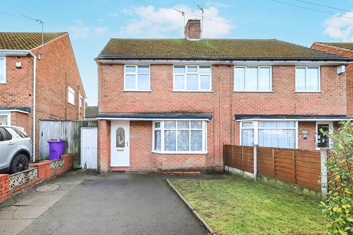 3 Bedroom Semi Detached House For Sale In Hilton Road, Lanesfield, Wolverhampton, WV4