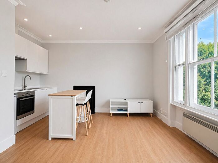 2 Bedroom Flat To Rent In Russell Road, London, W14