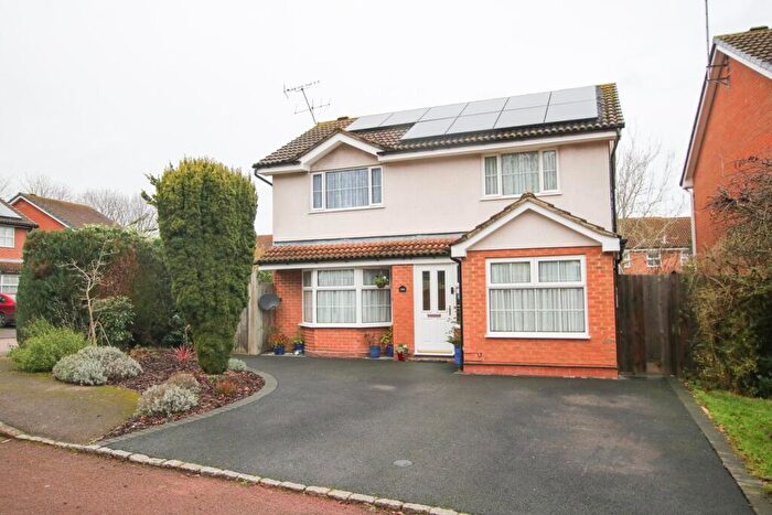 4 Bedroom Detached House For Sale In Kent Close, Wokingham, RG41