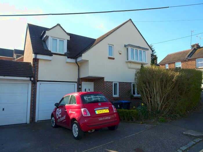 3 Bedroom Link Detached House To Rent In Western Road, Haywards Heath, RH16