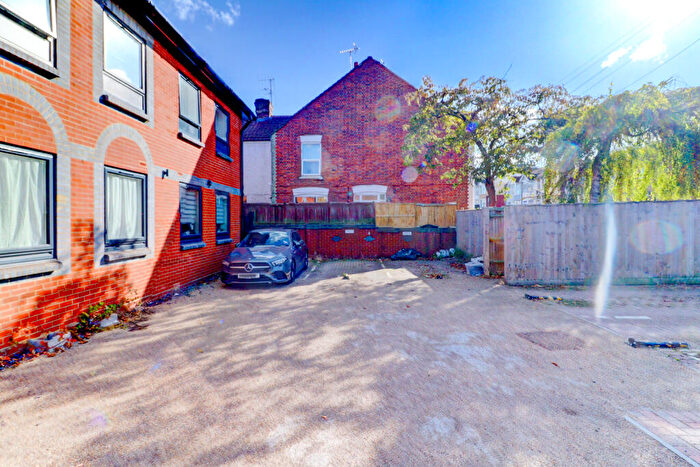 1 Bedroom Apartment For Sale In Desborough Park Road, High Wycombe, Buckinghamshire, HP12