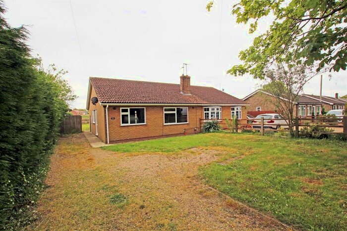 3 Bedroom Semi-Detached Bungalow For Sale In Farrow Road, Whaplode Drove, Spalding, PE12