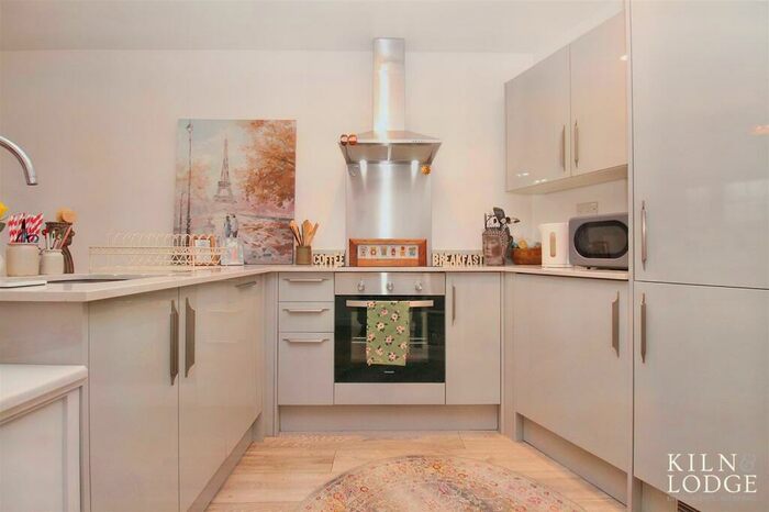 1 Bedroom Flat For Sale In New Writtle Street, Chelmsford, CM2