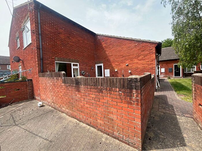 2 Bedroom Flat For Sale In Regent Gardens, Didcot, OX11