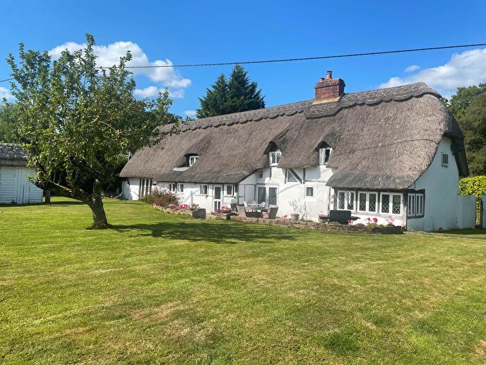 4 Bedroom Detached House For Sale In Rye Common, Hook, RG29