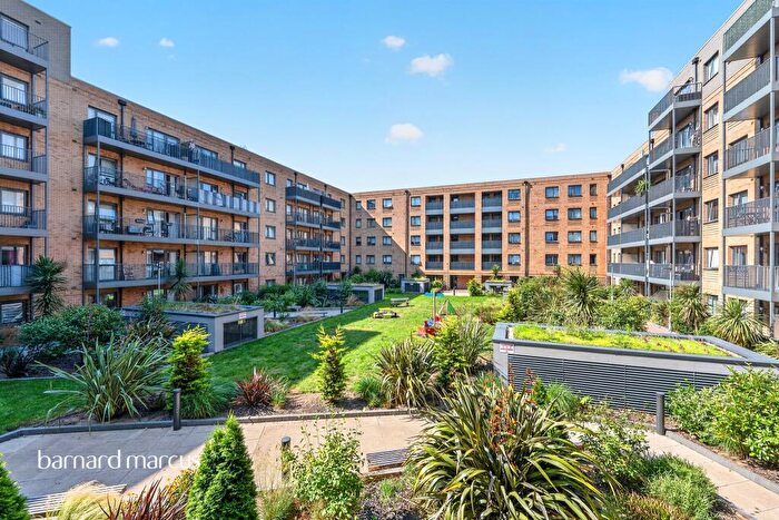 1 Bedroom Apartment For Sale In Powdermill Close, New Malden, KT3