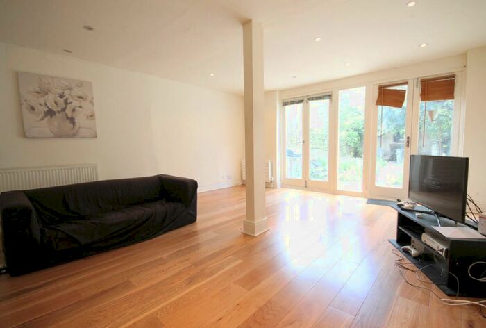 5 Bedroom House To Rent In Roden Street, Islington, N7