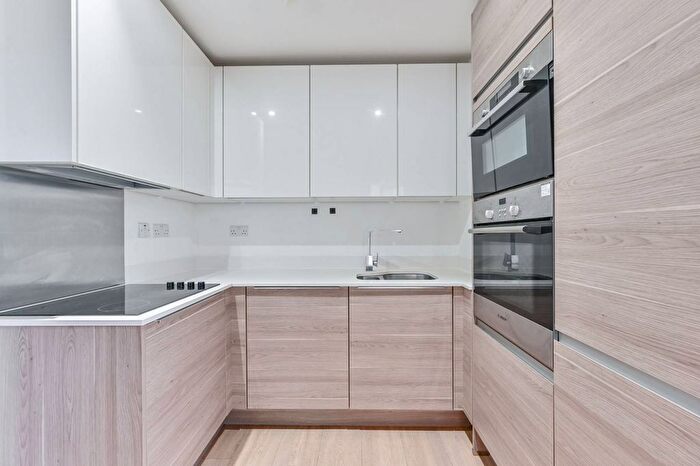 2 Bedroom Flat For Sale In Whiting Way, Rotherhithe, London, SE16