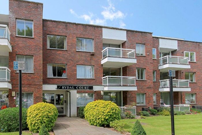 2 Bedroom Flat For Sale In Stonegrove, Edgware, HA8