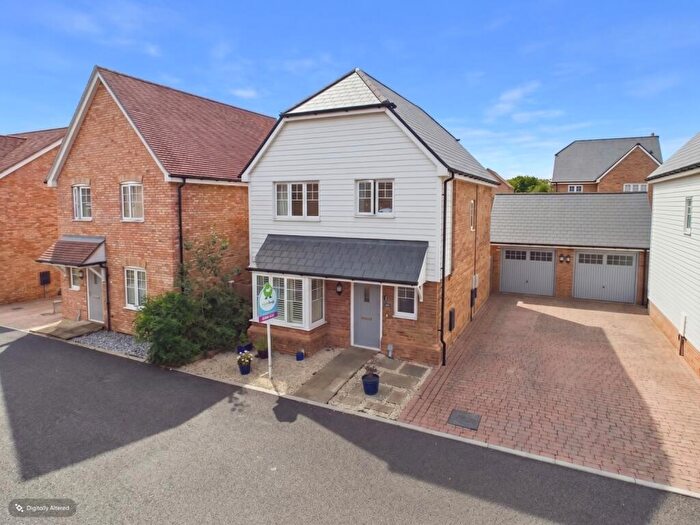 3 Bedroom Detached House For Sale In Jury Drive, Chattenden, Rochester, ME3