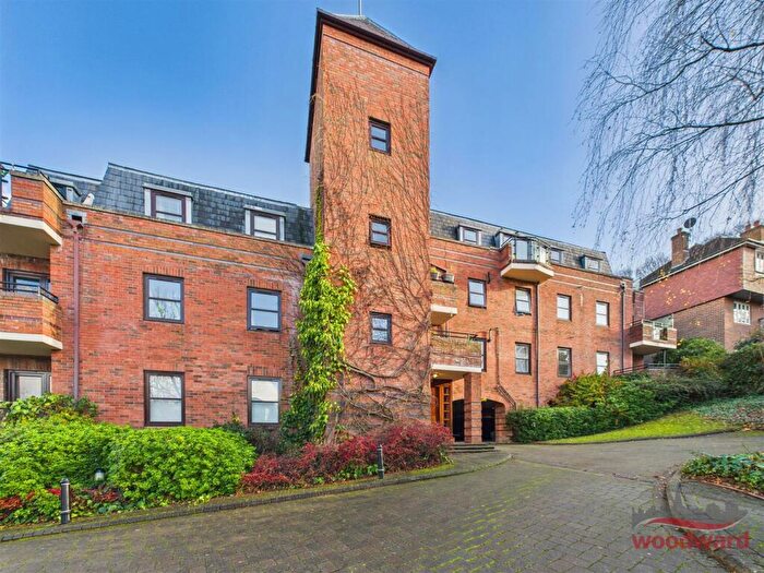 2 Bedroom Flat To Rent In Lychgate Manor, Roxborough Park, Harrow On The Hill, HA1